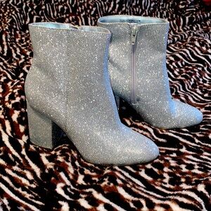 NEW Women’s Size 6.5 - Madden Girl Silver Glitter Fab Booties Zip Up Heel Shoes